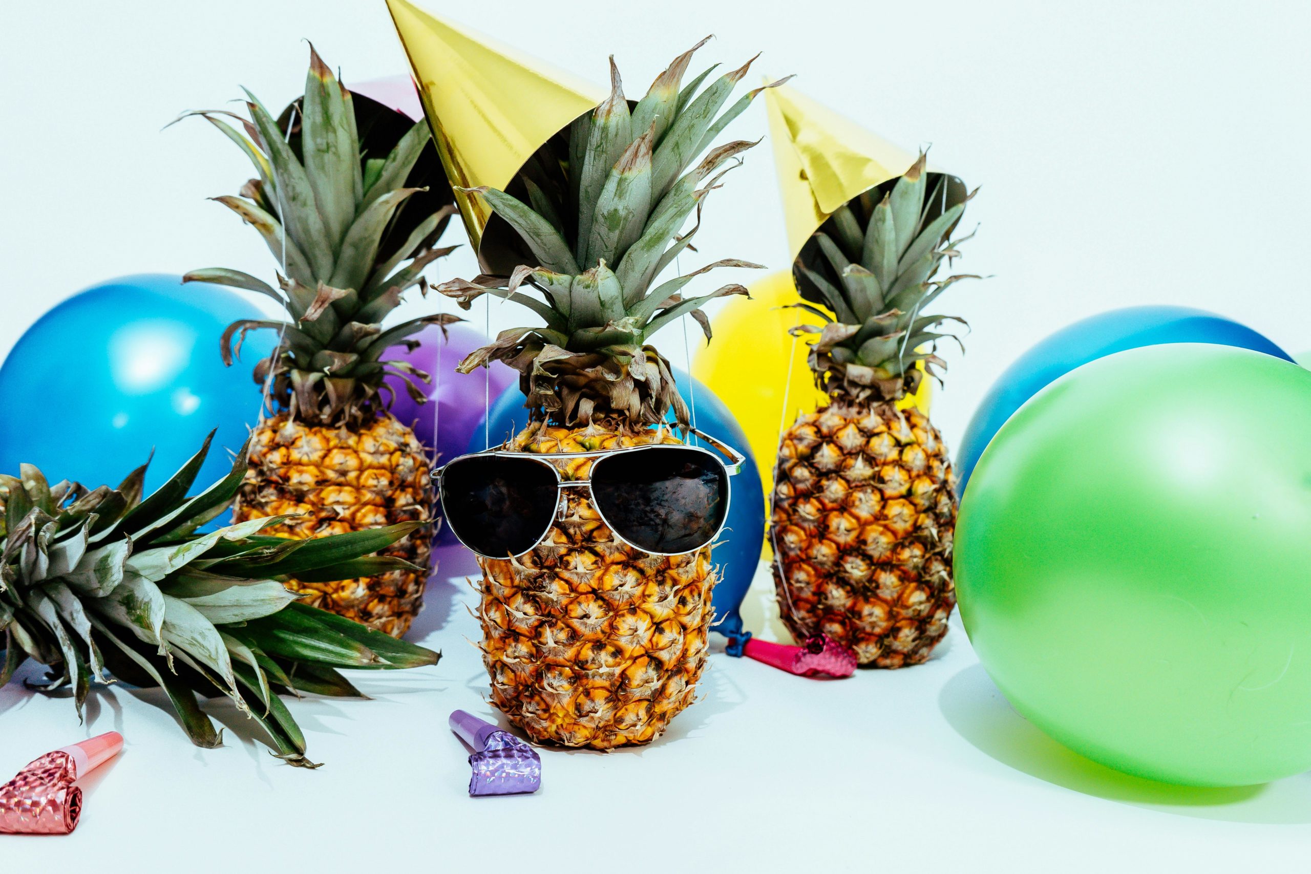 Pineapples with sunglasses party pats and balloons